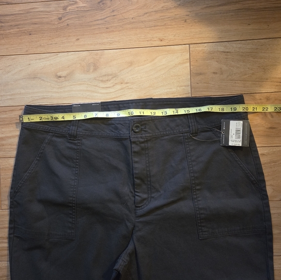 NWT Eddie Bauer Women's Centerline Curvy Utility Cargo Pants in Carbon, Sz 18 - Picture 9 of 10